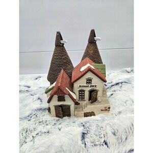 Dickens Village Series Bishops Oast House‎ Department 56 1990